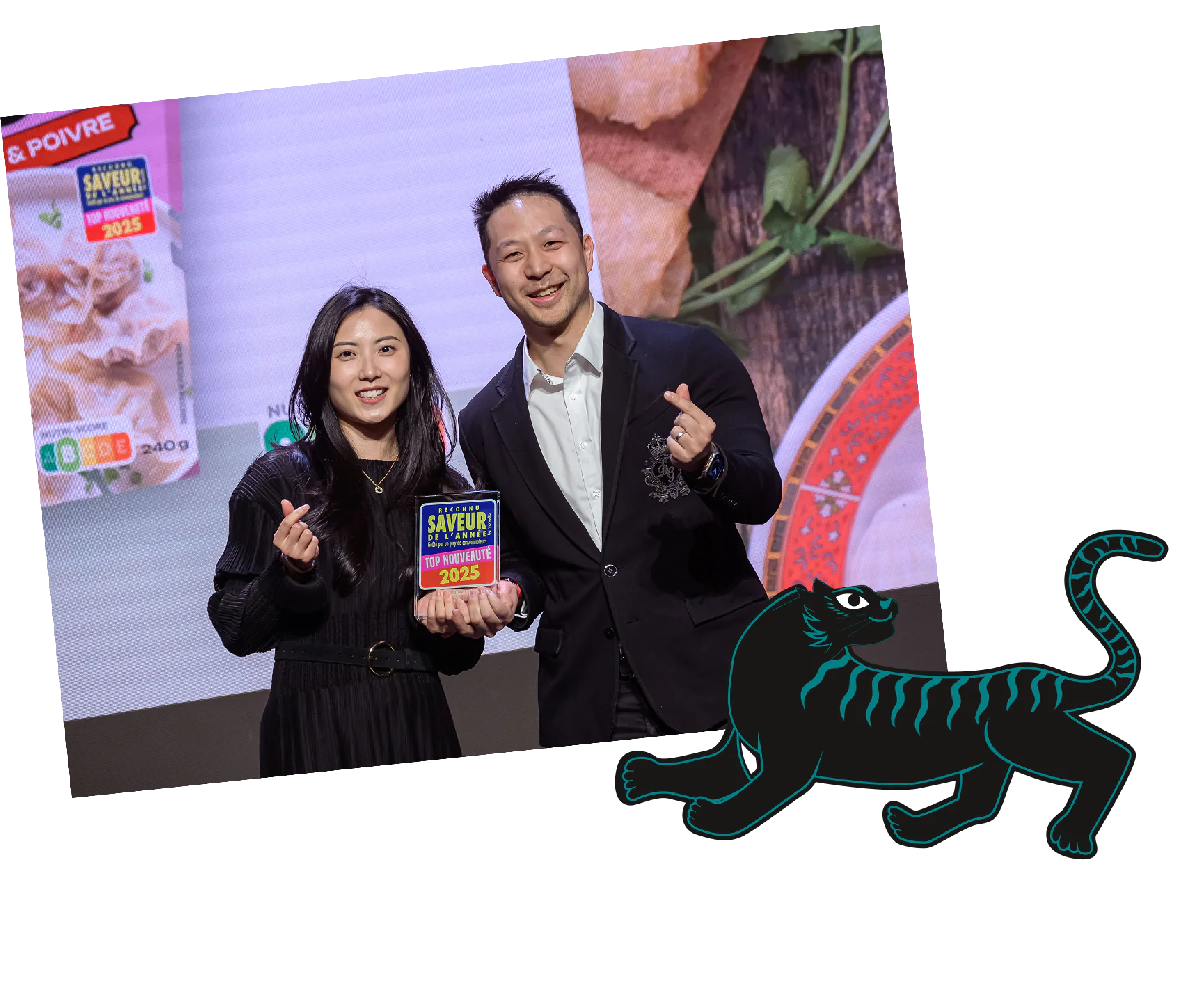 Maxime et Élise, les fondateurs de Baoclub, ont eu l’honneur de recevoir le prix Saveurs de l’Année 2025 pour leurs raviolis chinois surgelés. Ce prix prestigieux récompense le goût et la qualité de leurs produits, testés et approuvés par un panel de consommateurs. C’est une belle reconnaissance du travail passionné mené depuis des mois pour offrir des raviolis authentiques, sains et gourmands, disponibles en grande distribution.